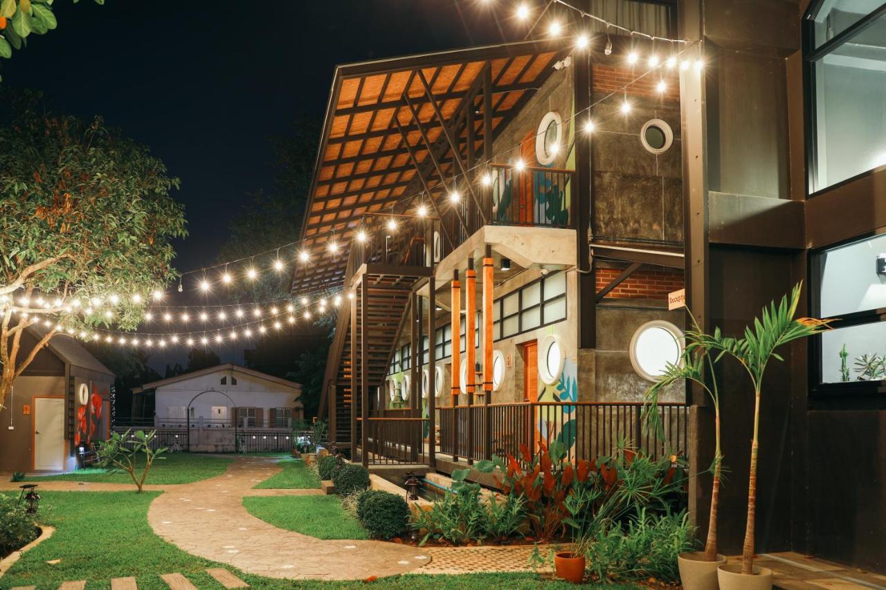 Yellow Pillow Village チエンマイ エクステリア 写真